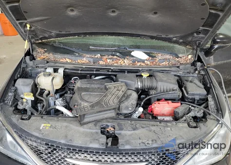 2017 Chrysler Pacifica Touring L Plus z USA, uszkodzony, nr VIN 2C4RC1EG8HR796878